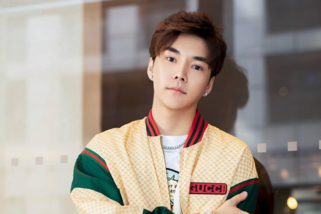 孙博豪帅气曝光写真 尽显阳光清新