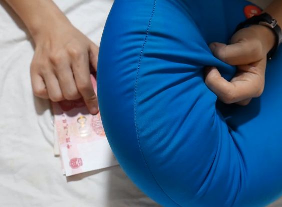 看完终于明白了,赶快放点钱试试|枕头|财运|硬币_新浪新闻