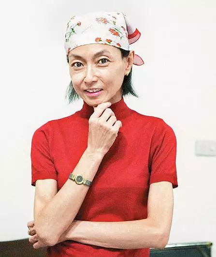 如今曾亚君还没有痊愈,但是在家人和爱人的关爱下已经好了很多,现在的