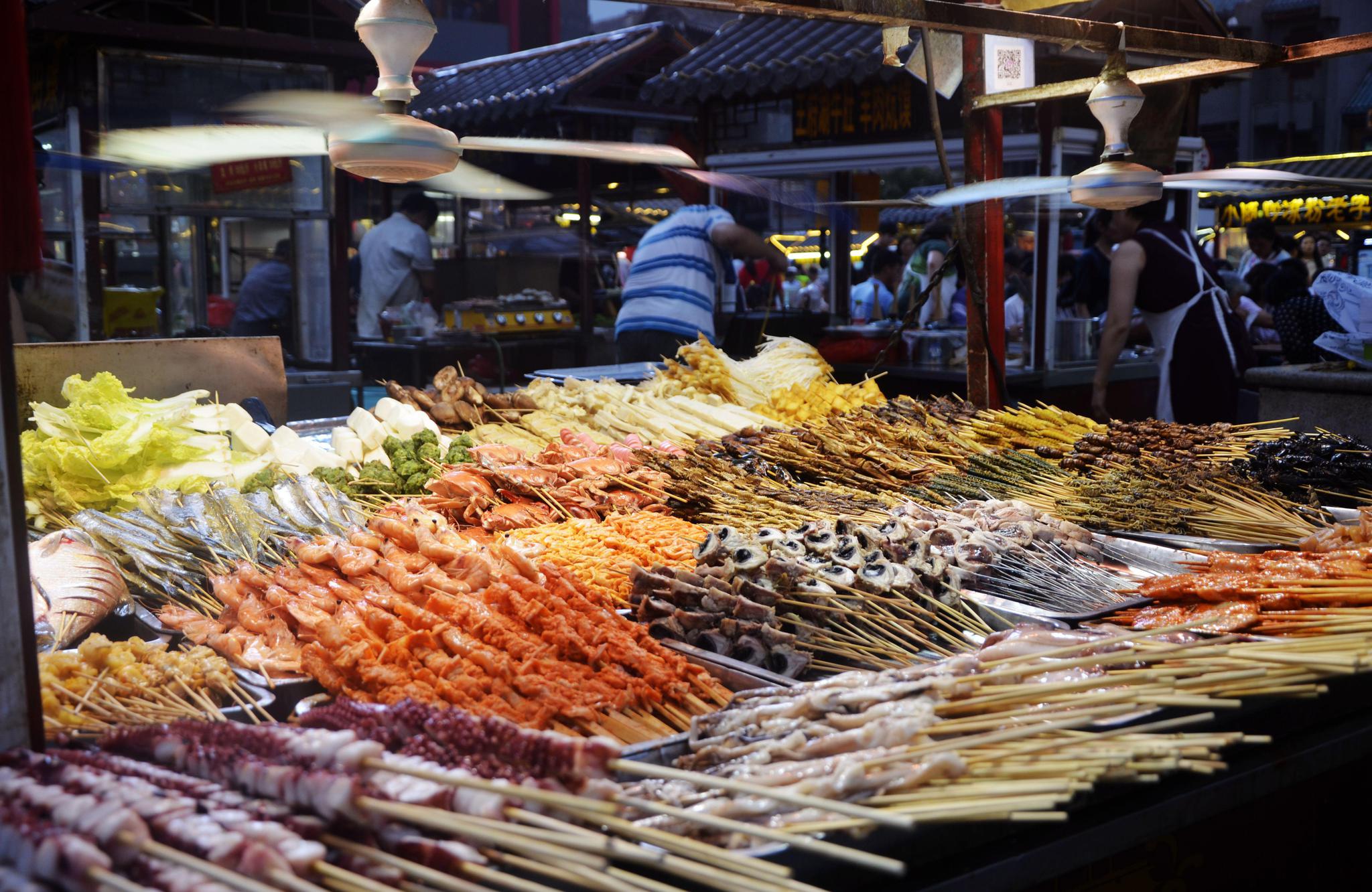 自驾游中国第37天,开封鼓楼夜市人山人海,百种小吃太诱人!