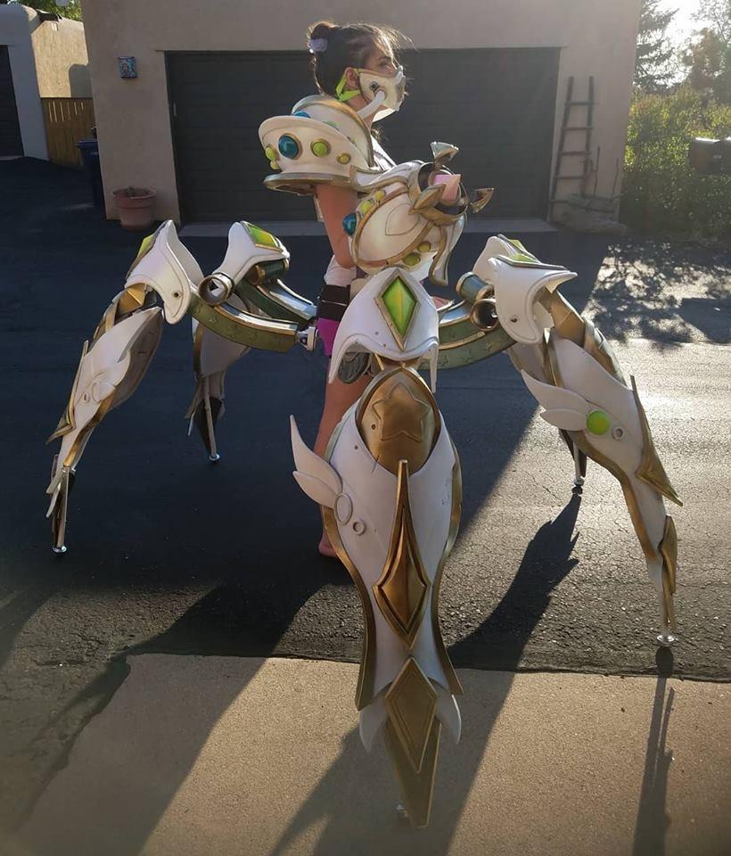 《英雄联盟》魔法少女厄加特cos: 最丑英雄变妹子 肤白貌美