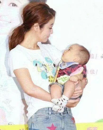 家家户户!林心如二胎双胞胎照片"千辛万苦"-第1张图片-何蜜网