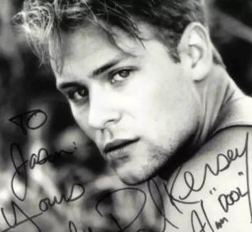 宁静22岁的混血儿子近照公开帅气逼人