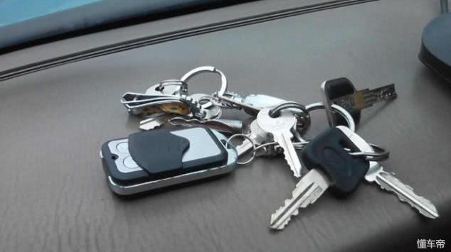 车钥匙被锁在车内怎么办?不用担心,这四招帮你