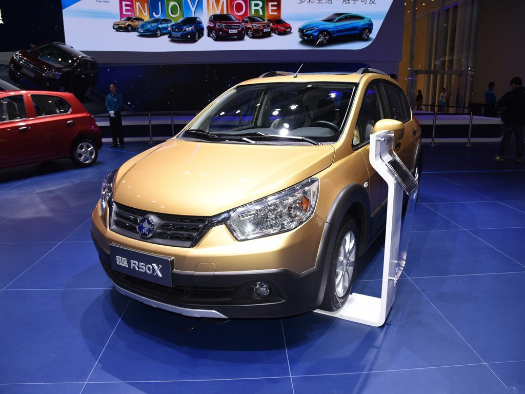 启辰r50x做为一款跨界车,凭借着个性的外观,较高的底盘,以