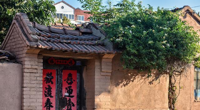 板桥坊村位于山东省青岛市沧口北部的楼山,据说在清朝同治年间的地图