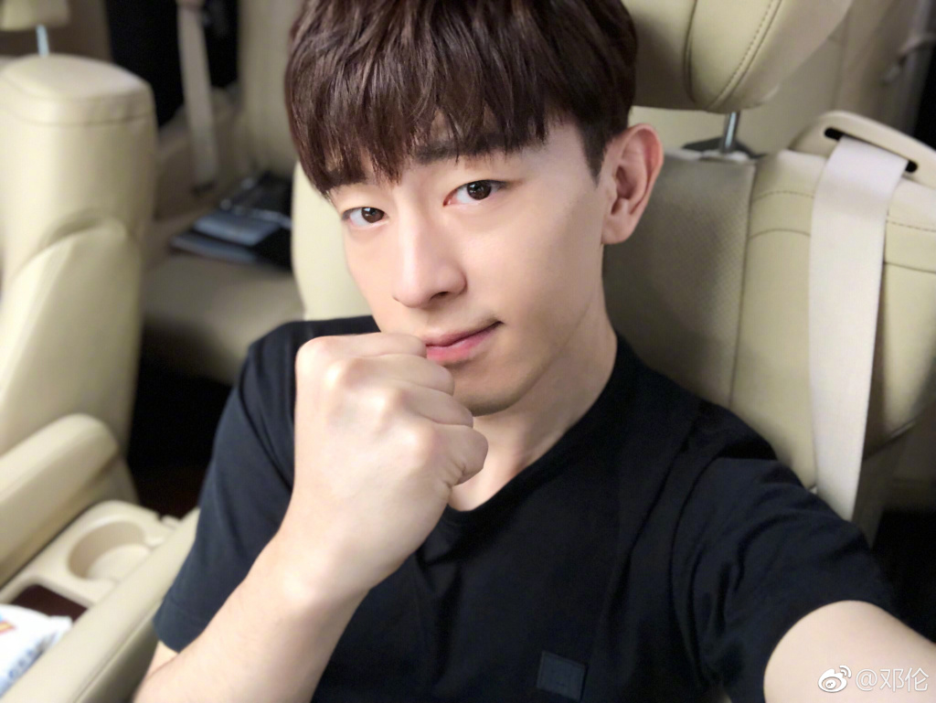 邓伦深夜发文表白!动态下评论区网友炸开了锅:我不会在做梦吧?