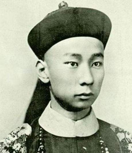 晚清罕见老照片图1看着很瘆人图4大户人家的丫鬟