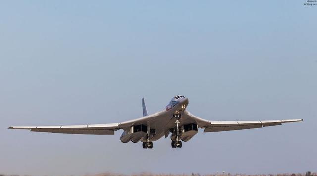 中国轰炸机路如何走? 军事专家称不会走老路 隐身才是首选