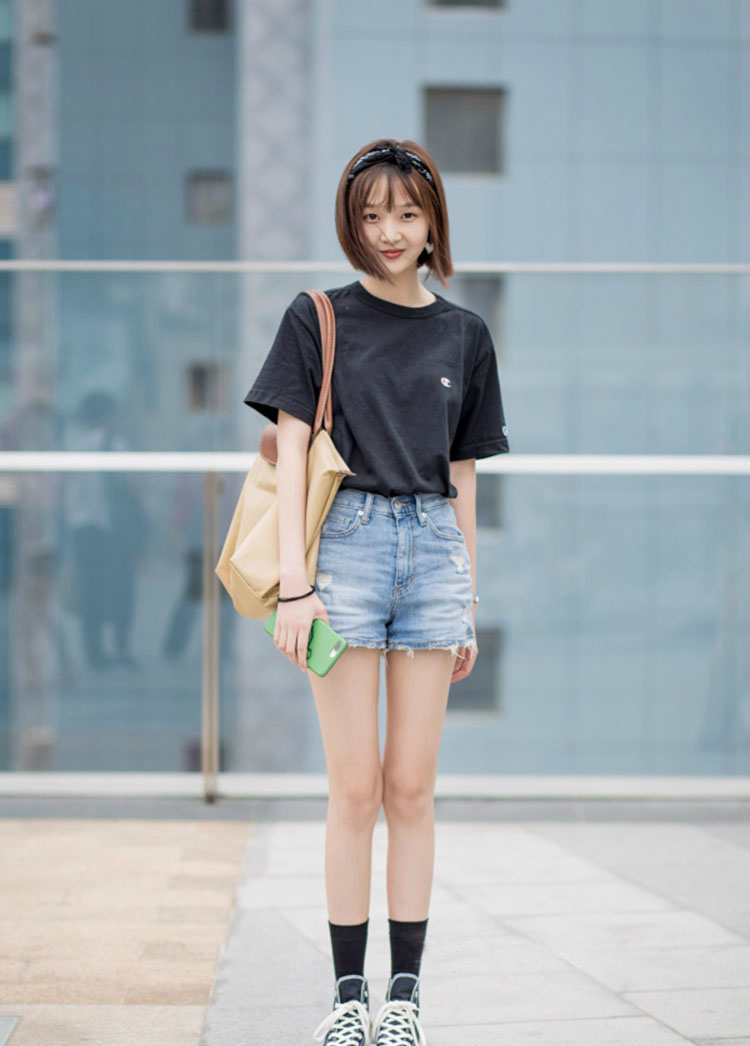 时尚路人街拍街头都是高颜值的长腿美女