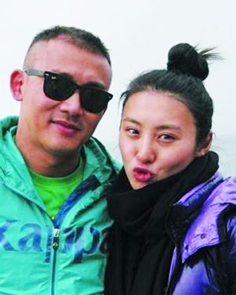 34岁离婚净身出户,36岁再娶小9岁娇妻,如今4岁女儿越来越可爱