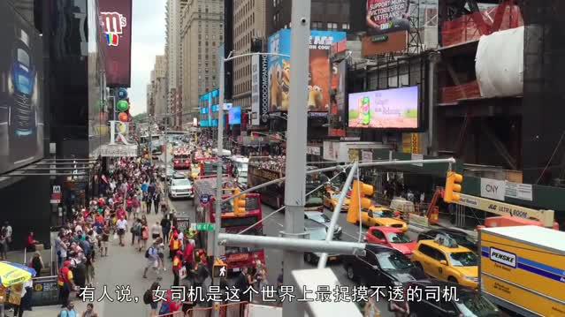 北京:奥迪女司机卸车牌、闯卡,险些把交警撞飞