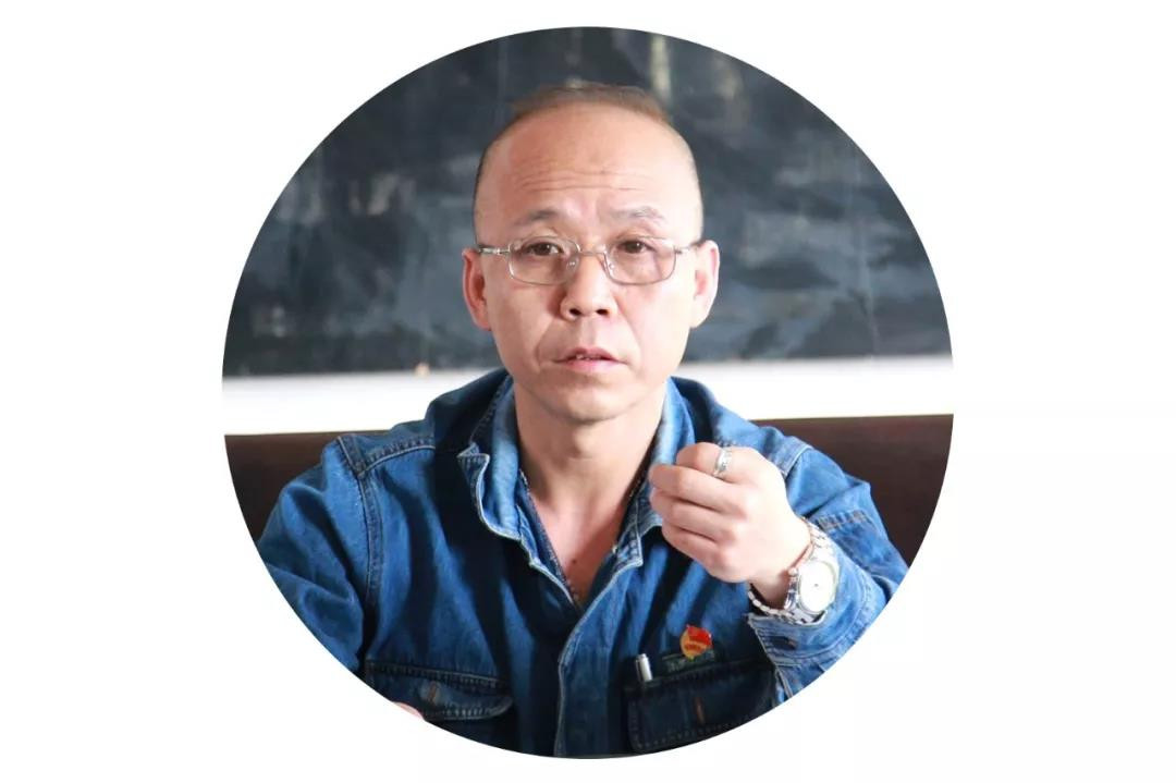 付淼,47岁,略阳钢铁陕西略阳钢铁有限责任公司烧结厂二号烧结炉作业长
