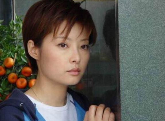 2,1997年,出演刑侦剧《英雄无悔》,她在剧中饰演高天的女朋友吴茵茵.