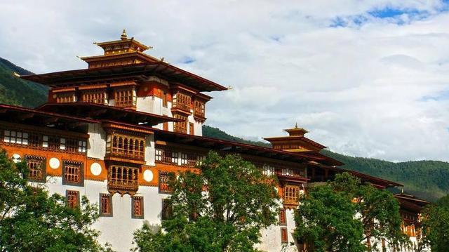 在喜马拉雅山上发现风花雪月的不丹王国
