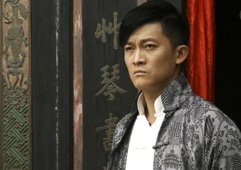 哥哥是著名导演,出道13年被哥哥帮了13年,如今拒绝合作要单飞!