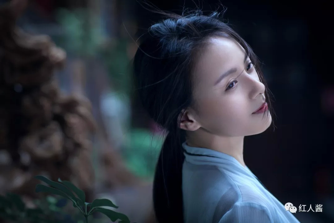 曹艳腹有诗书气自华岁月从不败美人