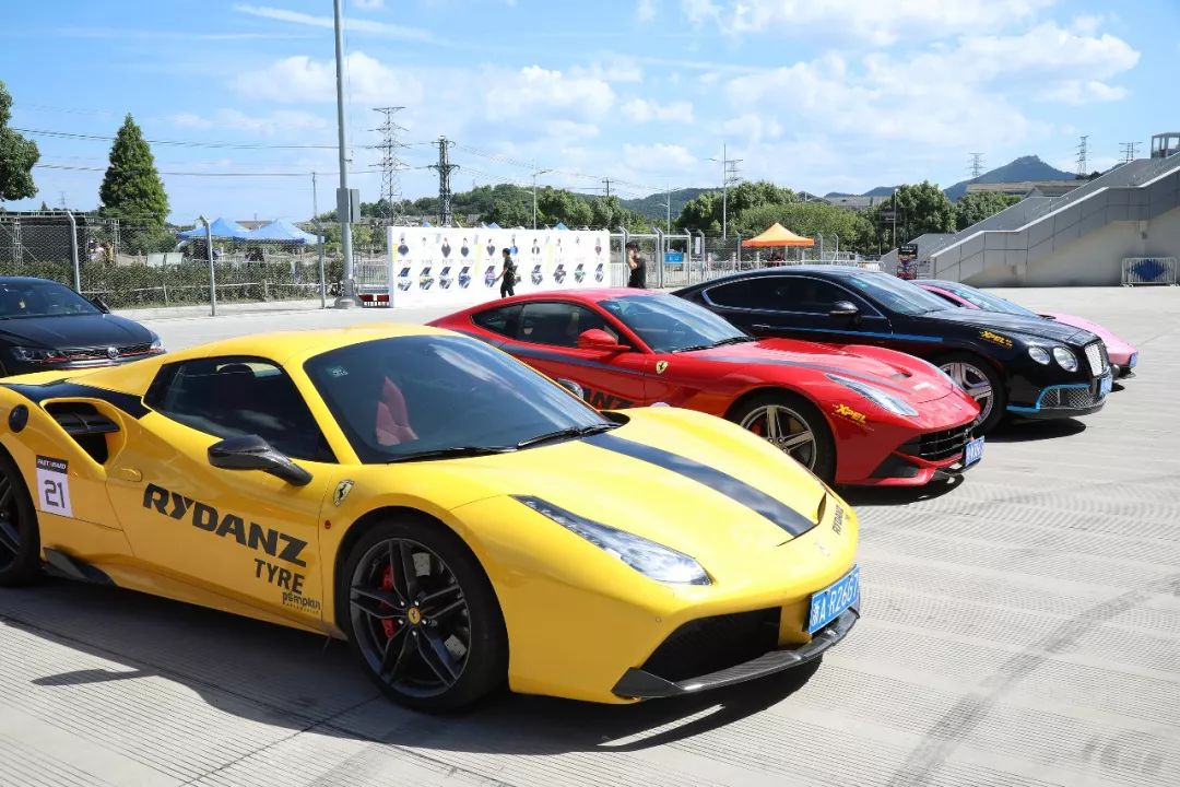 速度风暴来袭,雷登轮胎超跑车队惊艳全场!