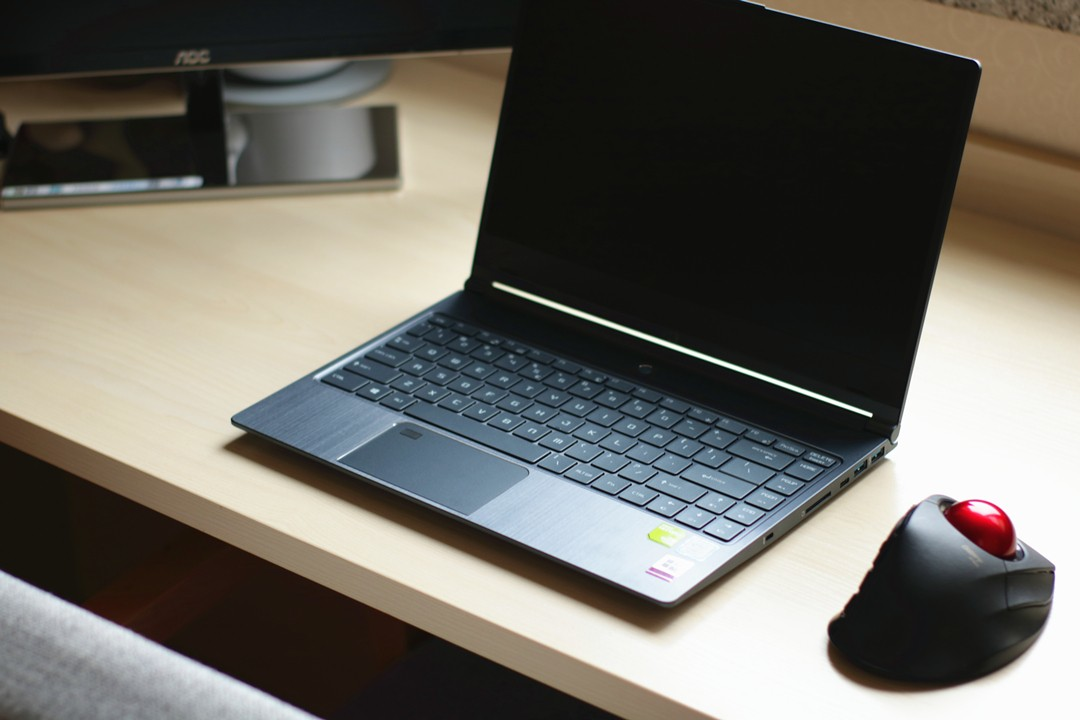 终于入坑高性价比游戏办公笔记本——机械革命s1星空灰版体验