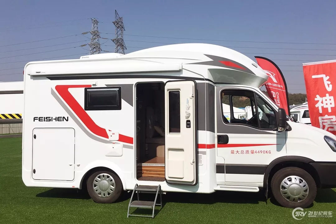 可满足7人睡眠 飞神全新依维柯欧胜底盘后拓展房车正式上市