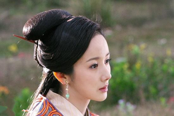 孙菲菲的22岁,24岁,28岁,30岁,33岁,哪一个惊艳了你?