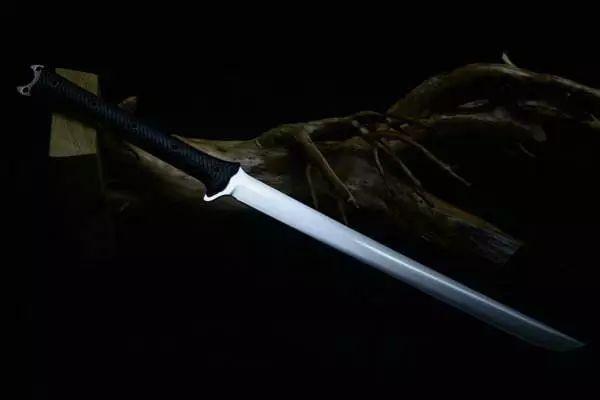 史上最变态军刀巴斯魔甲m战斗砍刀杀伤力恐怖被禁用