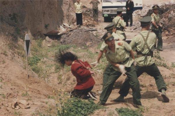 枪毙死刑犯时,如果一枪没有打死怎么办?要不要再补一枪呢