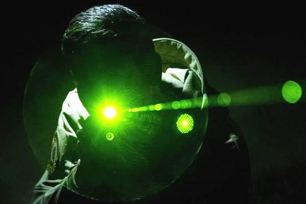 激光武器快速发展,可能闪瞎飞行员眼睛?