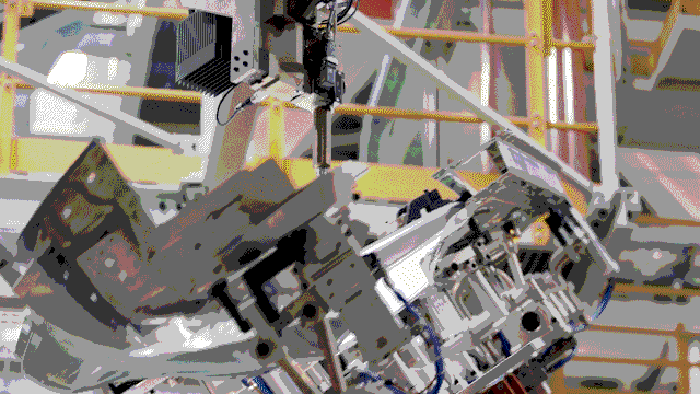 一体式冲压侧围涂胶此外,底盘设计,动力布局和车身轻量化的布置和平衡