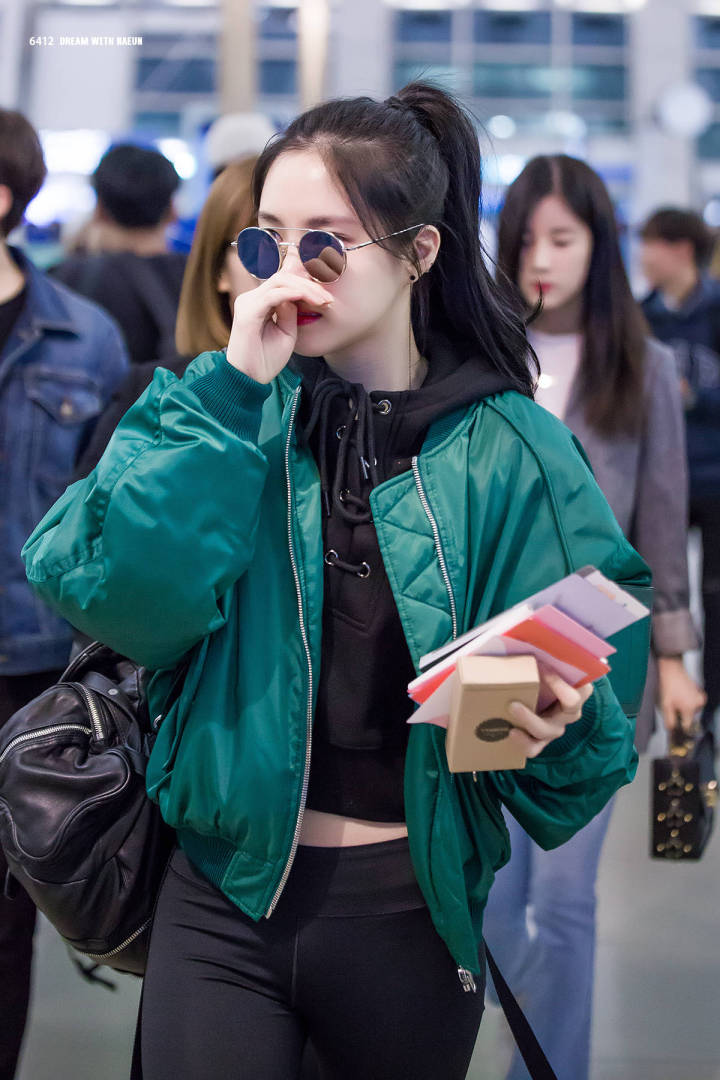 孙娜恩现身机场,网友:这一身堪称行走的时尚,太完美!