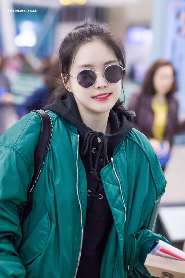 孙娜恩现身机场,网友:这一身堪称行走的时尚,太完美!