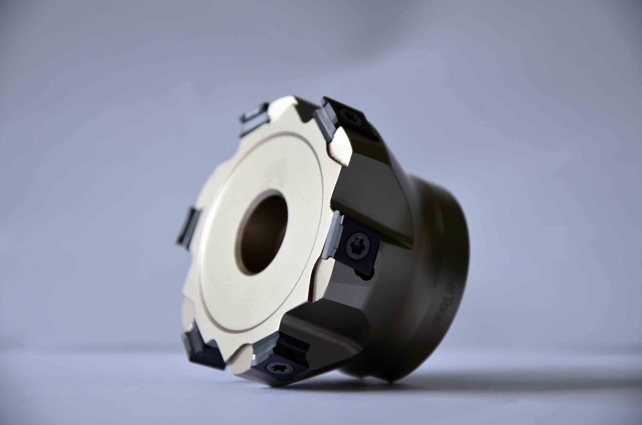 中国高铁领先世界,背后却被一把"小刀"卡住脖子|铣刀|中国高铁|钢轨