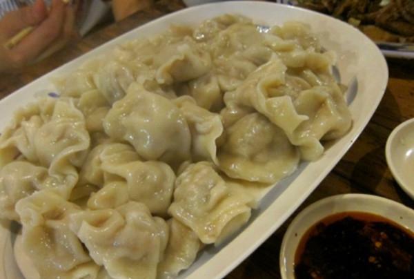 北方和南方饮食一直是一个争论不休的话题,从甜咸豆腐脑之争买菜,每