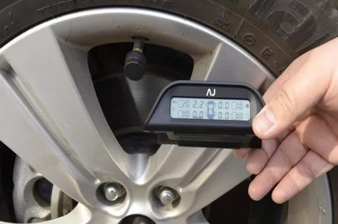 汽车胎压多少对安全影响大 家用轿车胎压应该怎么调整