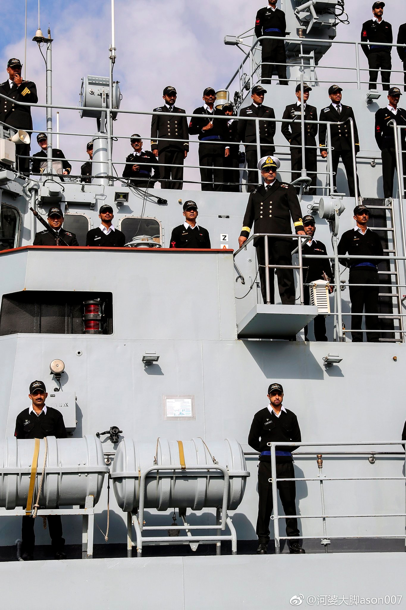 巴基斯坦海军f-22p型护卫舰"阿斯雷特(aslat)"号18日抵达英国朴茨茅|