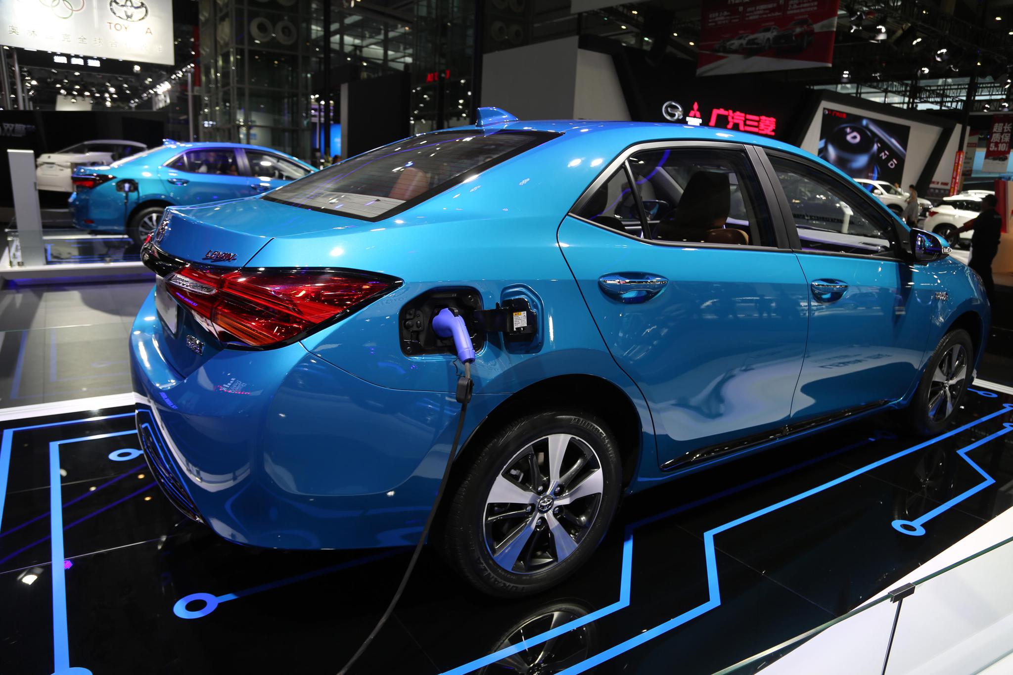 丰田中国雷凌双擎e 版华南首秀,2018深港澳车展实拍!