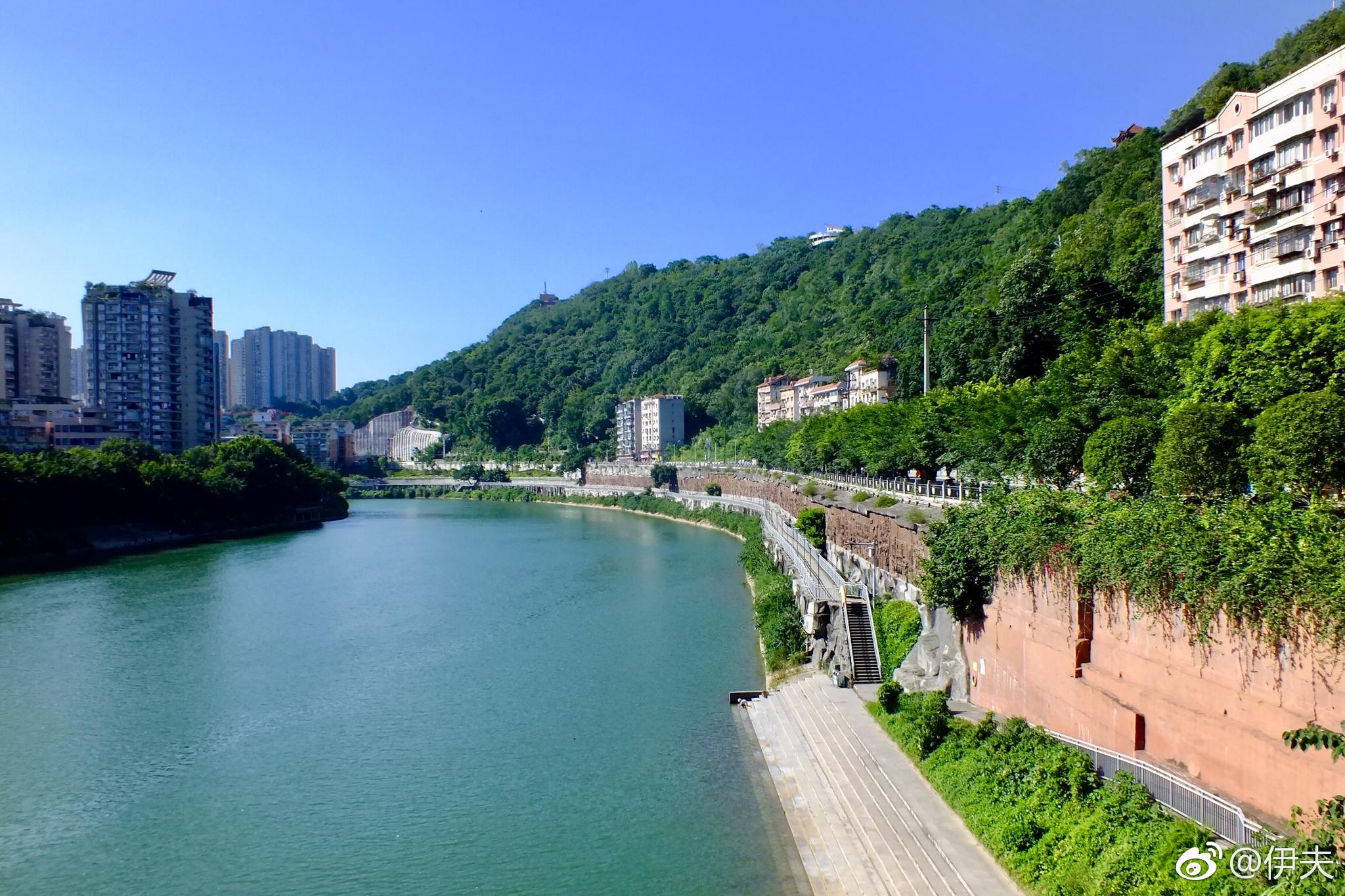 1999年1月4日傍晚号称綦江第一号形象工程的彩虹桥