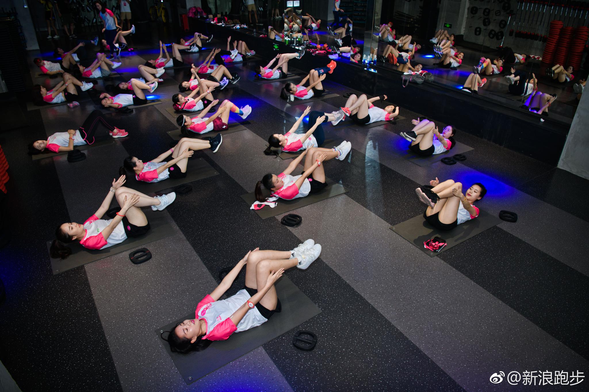 打卡d1莱美核心课8月不淘汰五周操课跑步