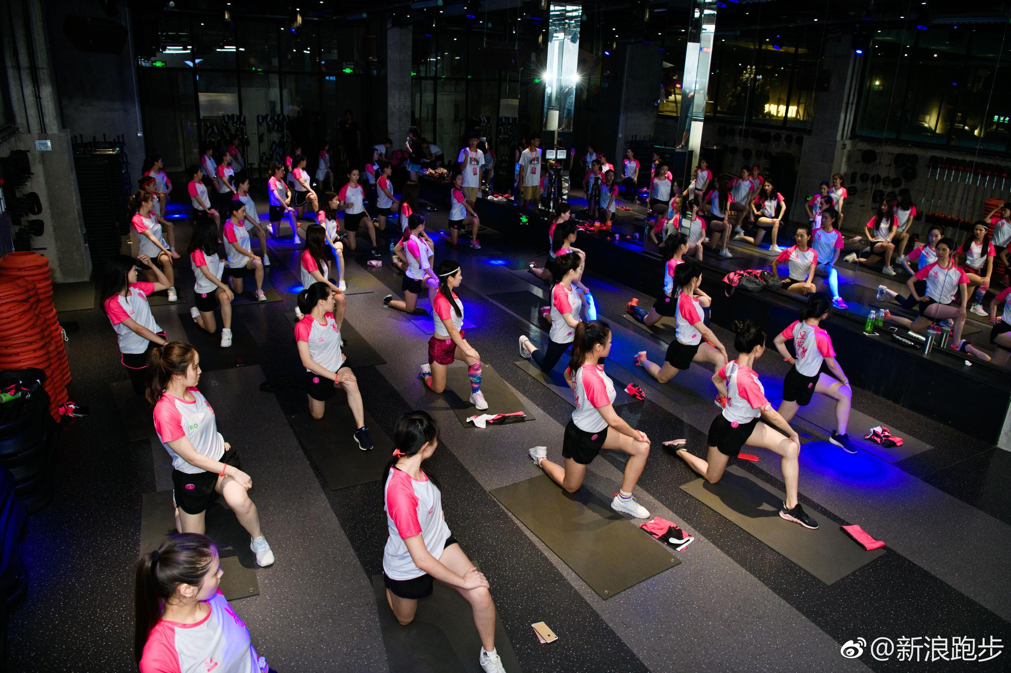 打卡d1莱美核心课8月不淘汰五周操课跑步