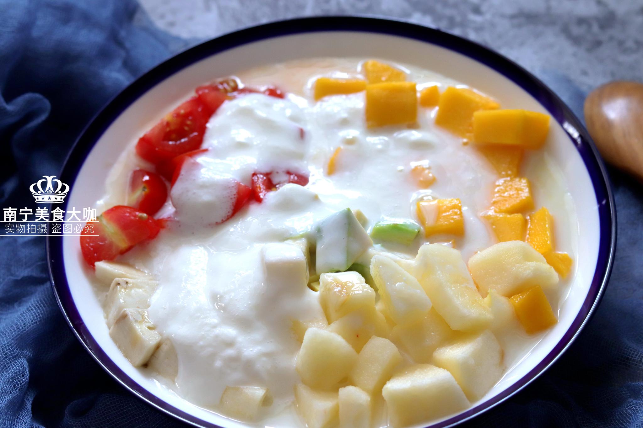 水果沙拉这样做,5分钟做好一大盘,好吃又营养美味,越吃越瘦