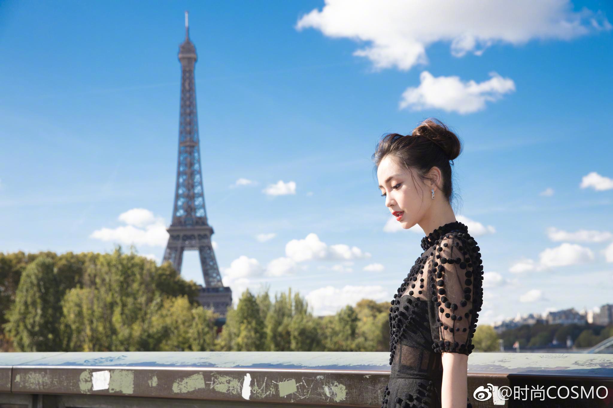 angelababy 漫步巴黎街头黑色镂空连衣裙搭配dior高级珠宝带来复古