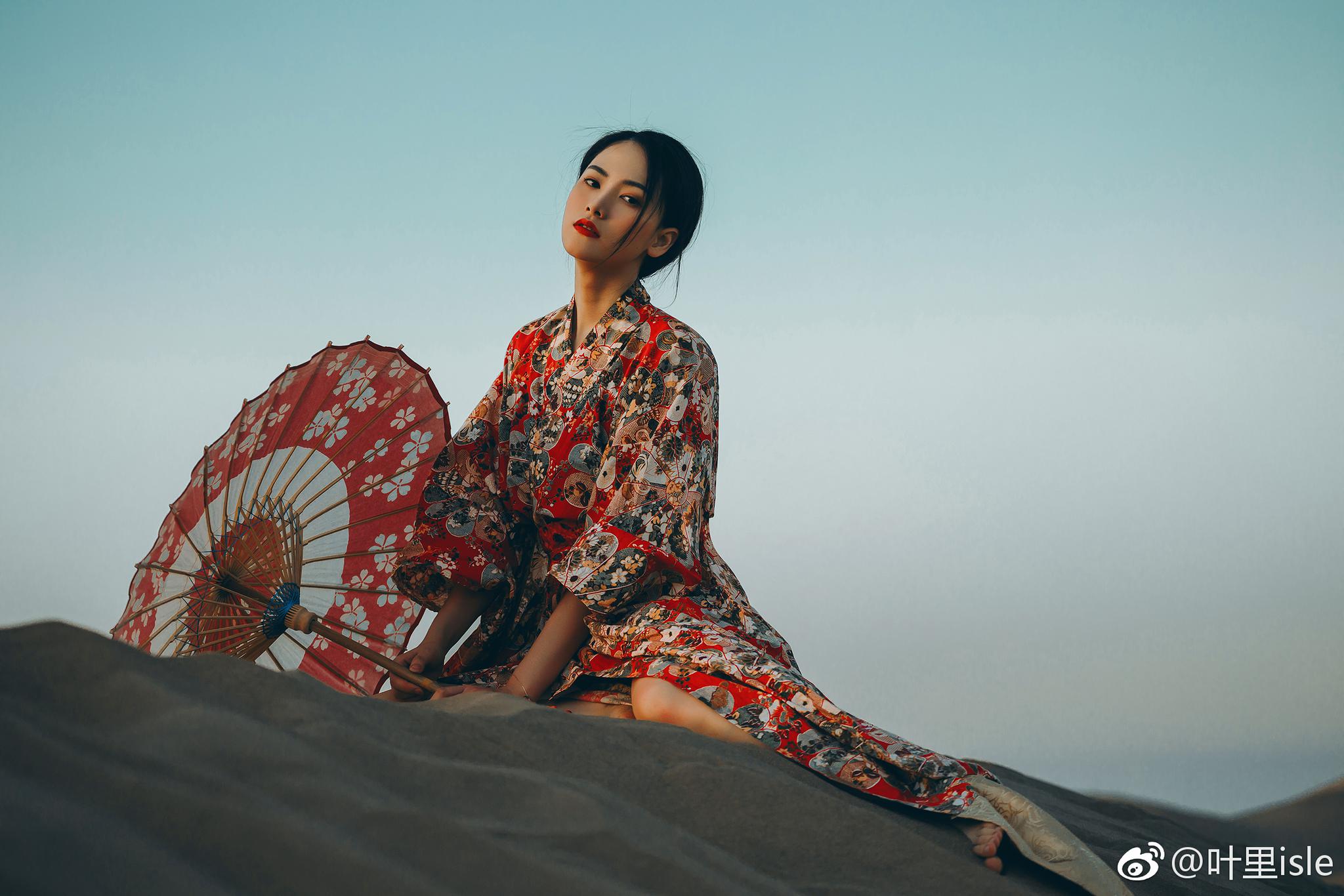 末出镜/ @小圆呐摄后/ @叶里isle