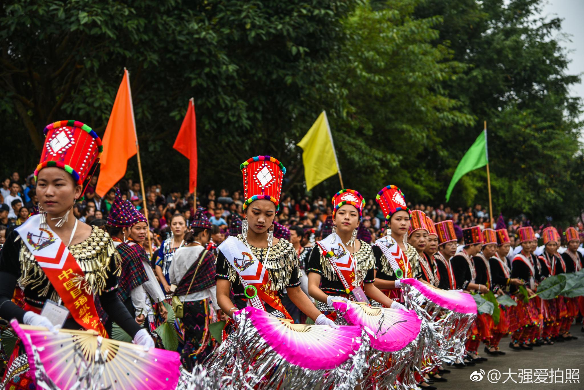 国家级非遗目瑙纵歌,是景颇族的一种仪式