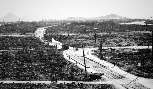 广岛原子弹投放前后的对比照一瞬间成为废墟