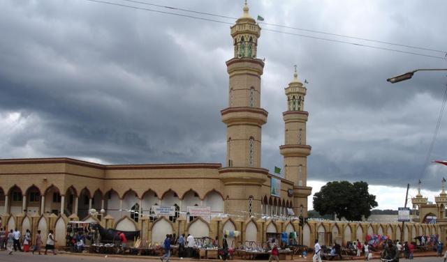 马拉维首都利隆圭位于马拉维中西部,是全国政治中心和第二大城市,人口