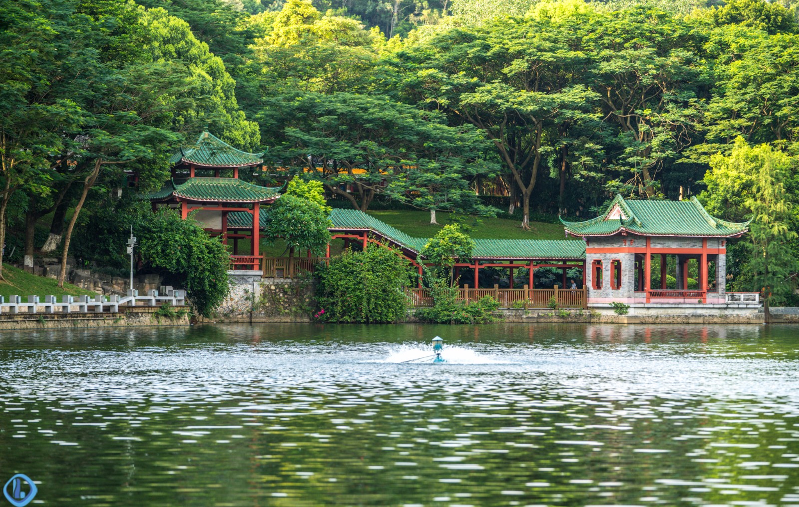 位于东莞市区黄旗山下的旗峰公园,是东莞人喜欢的一座免费公园