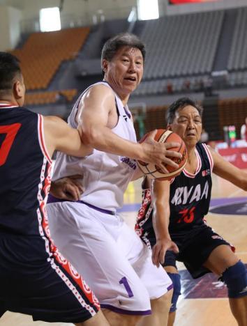 废得分王,伤朱八,肘击郑武后脑,54岁野球场恶汉,球场第一毒瘤