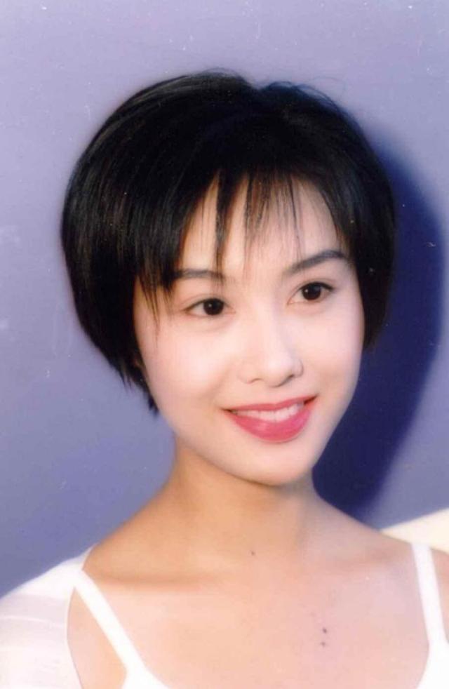 朱茵:十年一个样,娱乐圈中就属她没变化!依然那么活力青春!