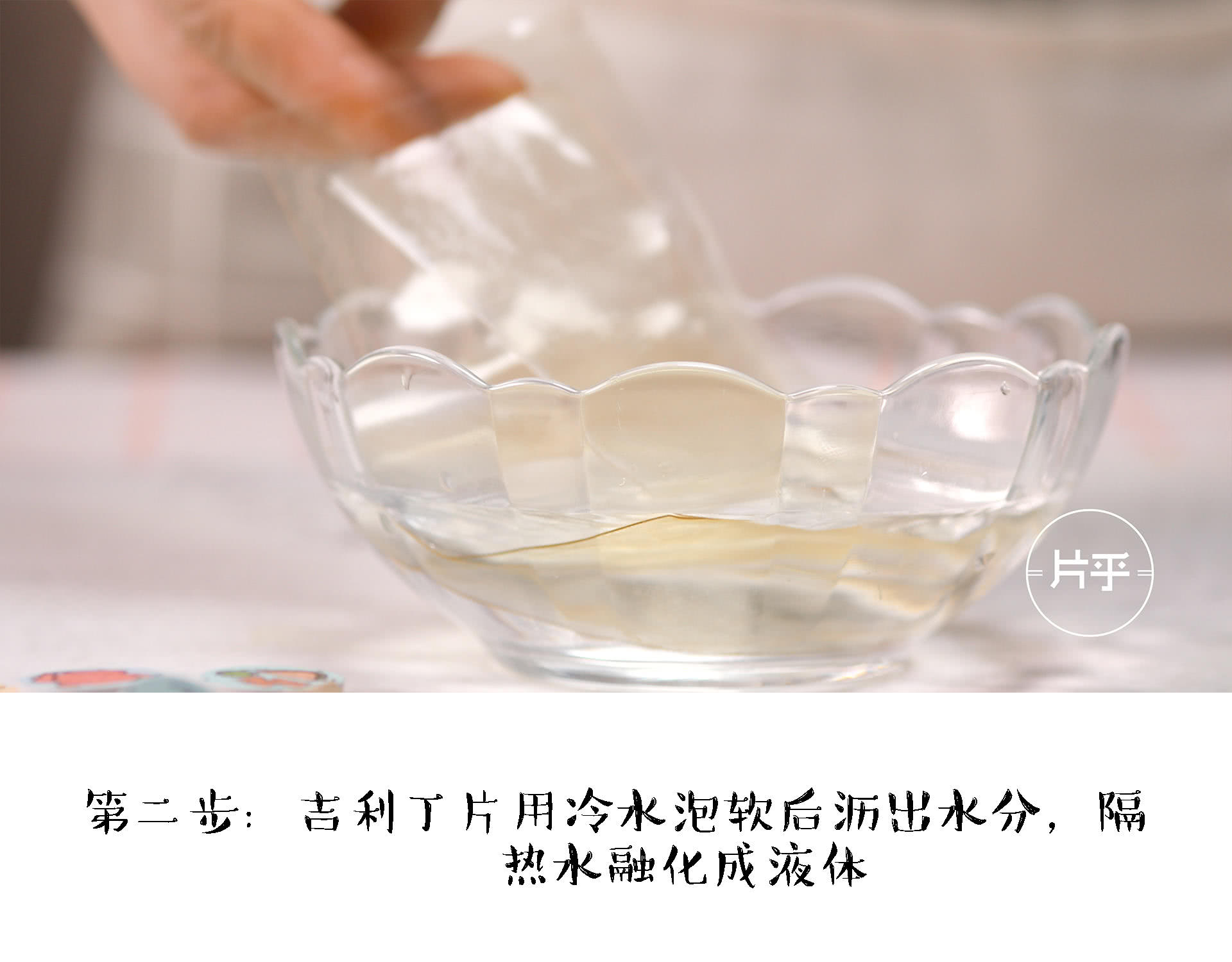 今天小编就教大家如何在家自制芒果布丁,非常好吃哦