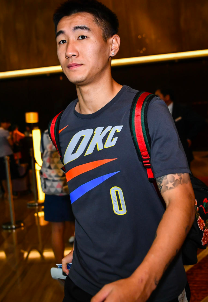 屡败屡战,国足重新集结里皮郑智武磊亮相,这4个人的纹身太扎眼